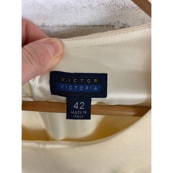Victor Victoria Women's Scoop-Neck Shift Dress Long Sleeve Cream Size 42 - Picture 2 of 5
